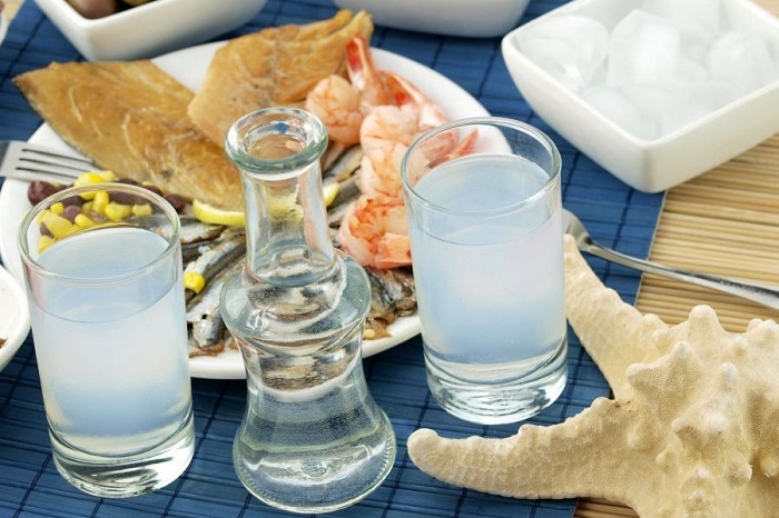 El Ouzo es una de las bebidas más tradicionales y típicas de Grecia